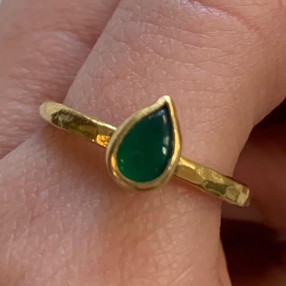 Jewelry - NWOT Shuttle Emerald Green Glass Goldtone Ring US Size 8